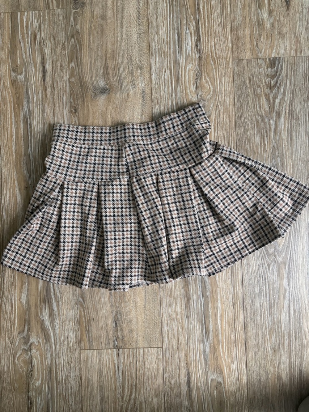 American Eagle Outfitters Plaid Pleated Skater Skirt in Beige and Black